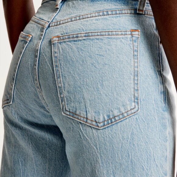Abercrombie 90s Relaxed High-Rise Jean - Light Wash Distressed - Picture 4 of 8